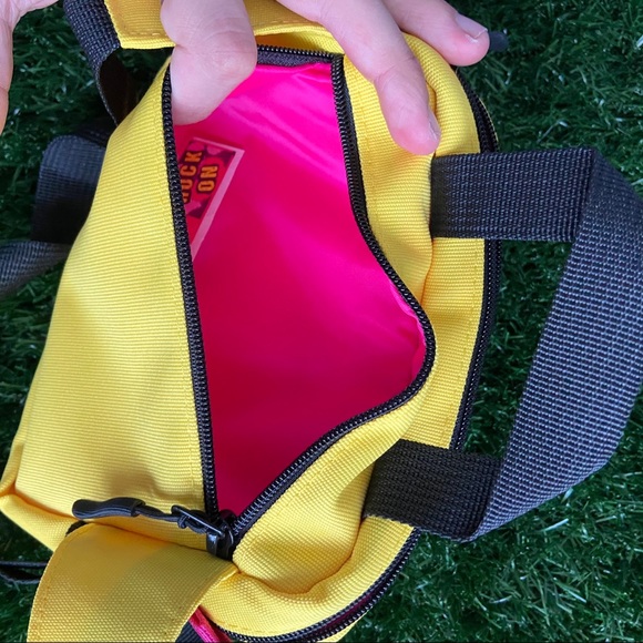 yellow super VIP GOLF LE FLEUR* fanny pack/bag!! - Picture 4 of 5